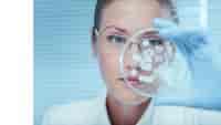 Phân biệt vi khuẩn và vi-rút gây đau họng